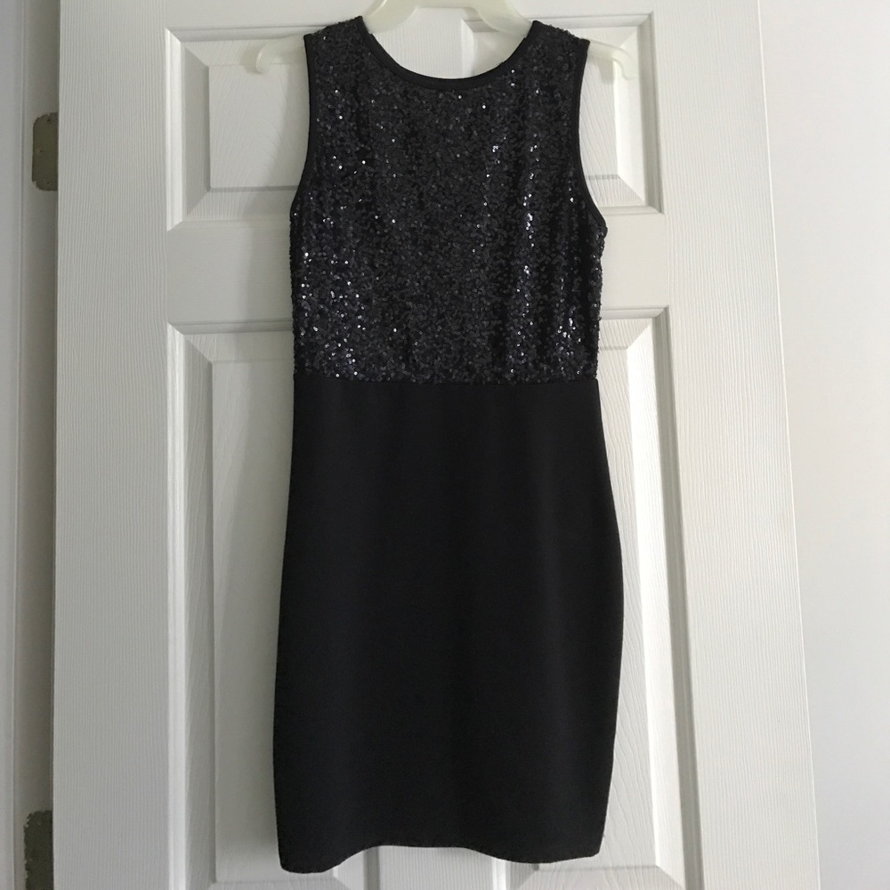 Black bodycon dress
